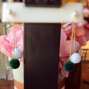 Free with any bundle of 2!!!! Fashion earrings